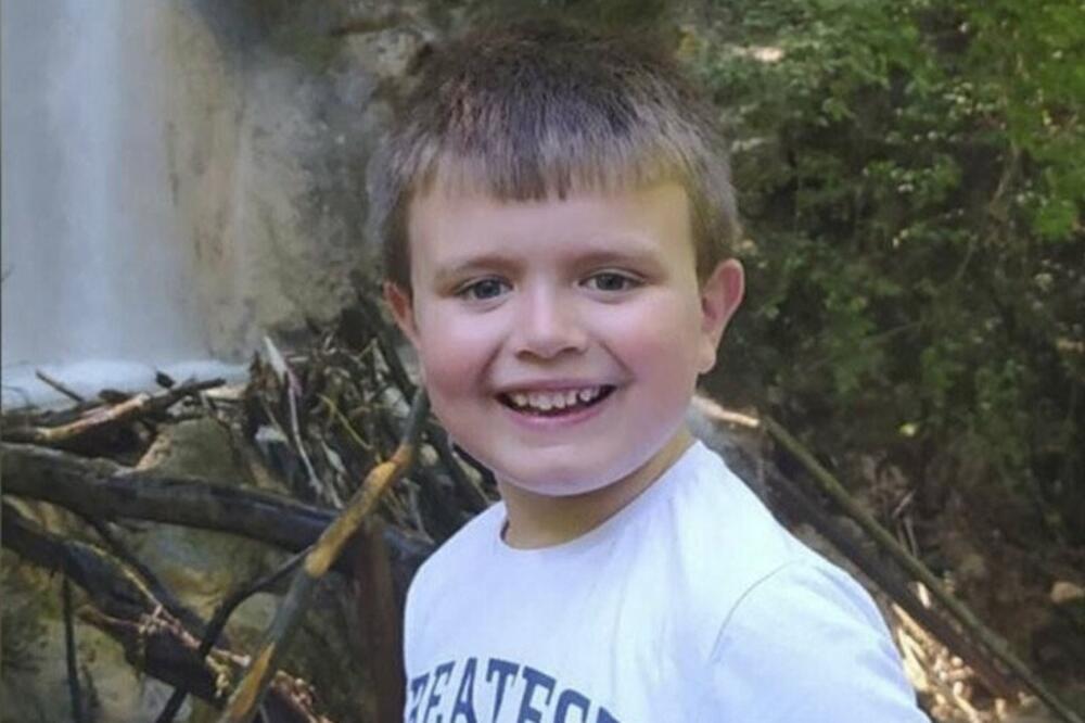 ANDRIJI (8) SMO SVI HITNO POTREBNI! Rođen je kao zdrava beba, a onda su stigle STRAŠNE vesti (FOTO)