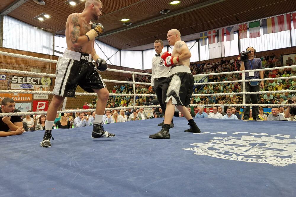 VELJKO SLAVIO I 12. PUT: Srbin zabeležio novi trijumf u profesionalnom boksu!