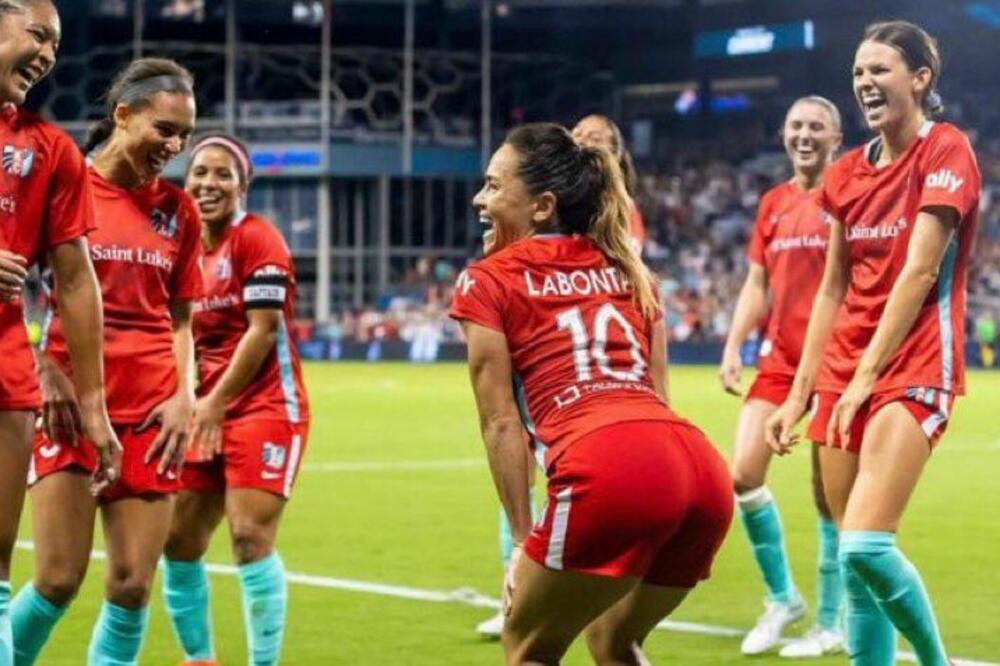 LJUDI SU OSTALI U ČUDU! Urnebesna reakcija kamermana, U TVERKOVANJU NEMA KONKURENCIJU! (VIDEO+FOTO)