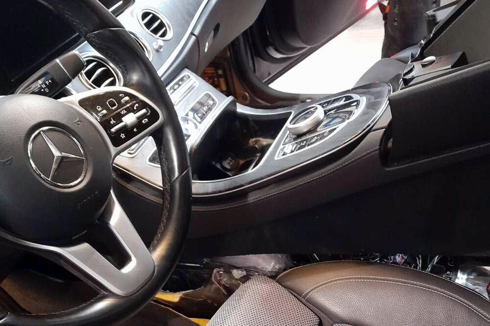 LUKAVI VOZAČ OSTAVIO BEZ TEKSTA CARINIKE NA BATROVCIMA: Ovde je pokušao da ugura 70.000 evra!