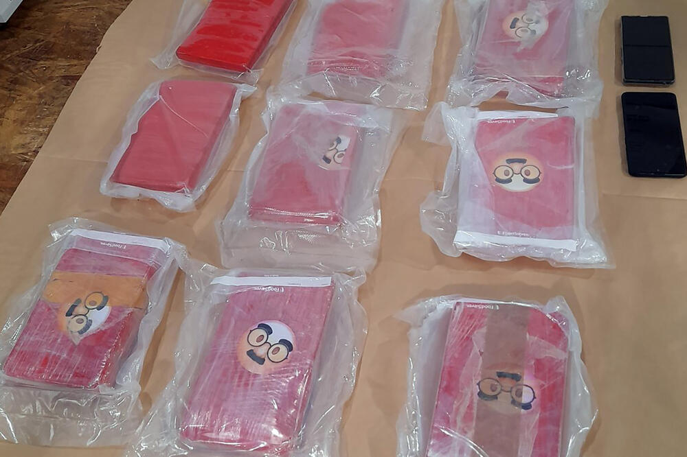 ŠTA OTKRIVA "SMAJLI" NA DROGI KOJA JE ZAPLJENA NA BATROVCIMA?! Ovako komuniciraju NARKO KARTELI!