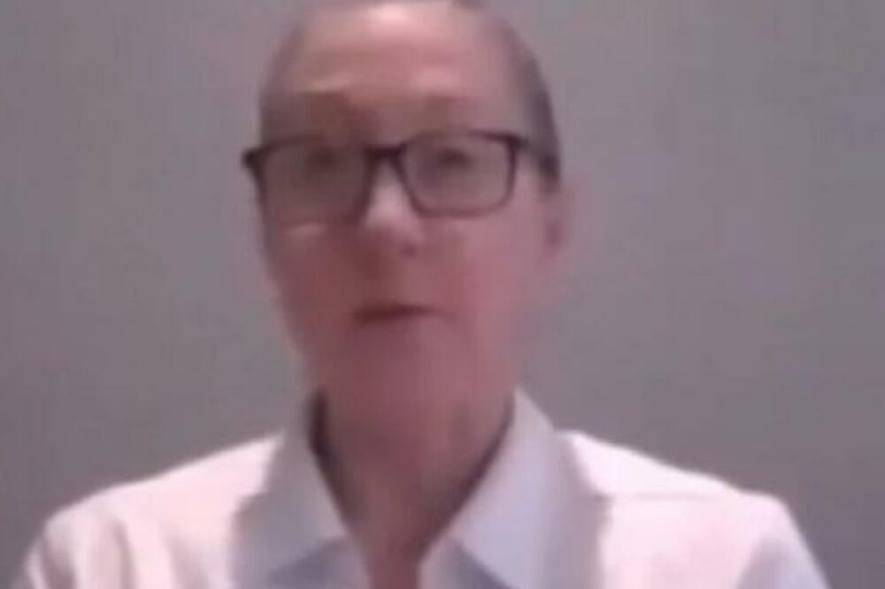 IZAŠAO SNIMAK UČITELJICE! Uradio joj je to usred ONLINE NASTAVE, ODMAH JE KRENULA RUKOM (VIDEO)