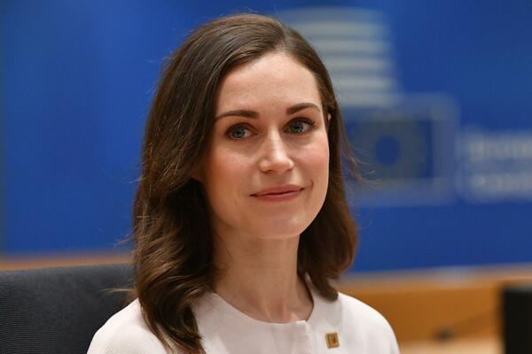 NAKON SKANDALOZNIH VIDEA MLADA PREMIJERKA POZVANA NA OMILJENI FESTIVAL U REGIONU! Svakako je toplije!