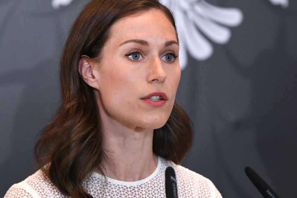 POSLE VRUĆEG IZDANJA U KRATKOM ŠORTSU, MLADA PREMIJERKA PONOVO IZNENADILA: Svojim stajlingom ODUVALA SVE (FOTO)