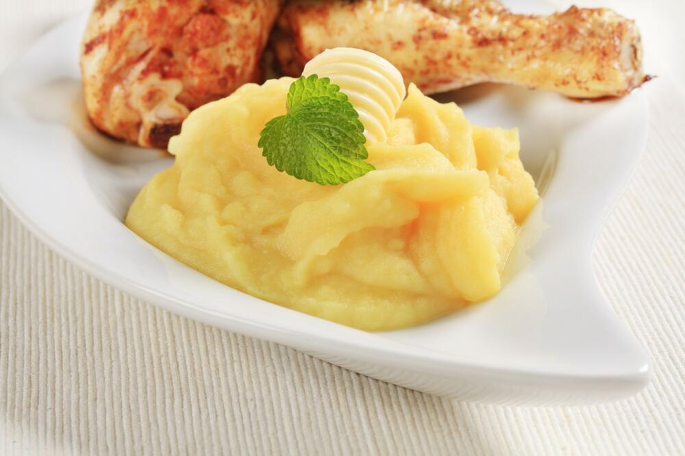 SRPKINJE STALNO SPREMAJU KROMPIR PIRE OVAKO, A SAMO TREBA DA OBRNU REDOSLED SASTOJAKA: Dobiće NAJKREMASTIJI obrok!