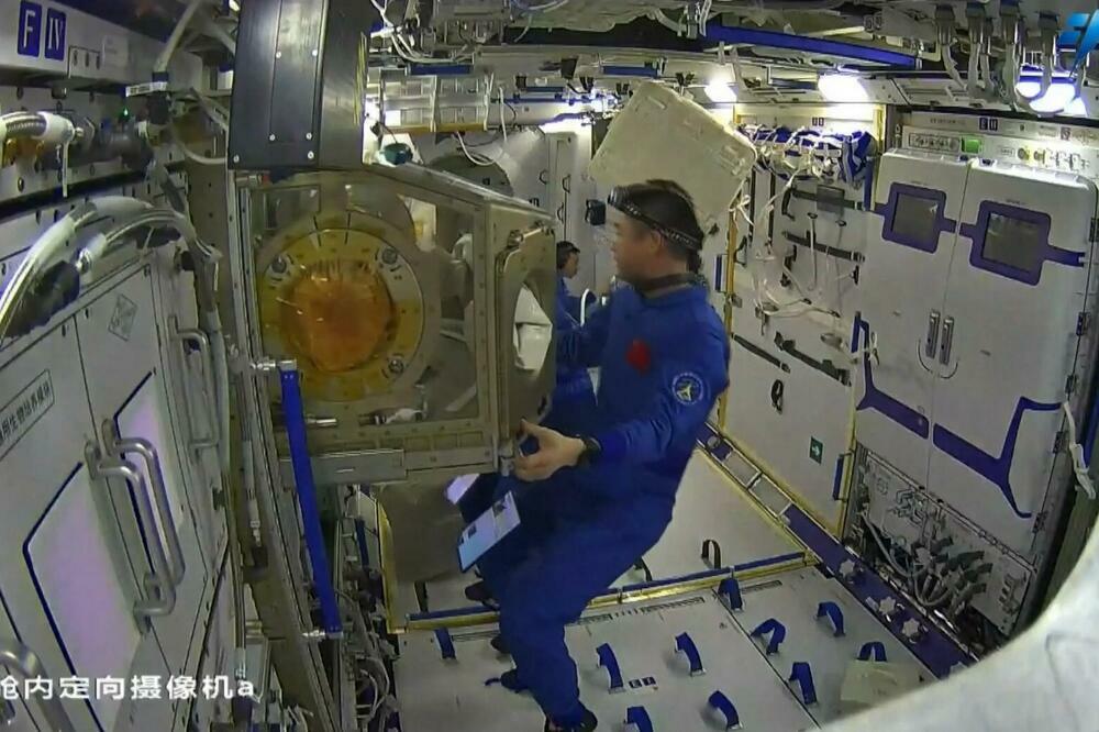 Tajkonauti instalirali kabinet za naučne eksperimente u Kineskoj svemirskoj stanici (VIDEO)