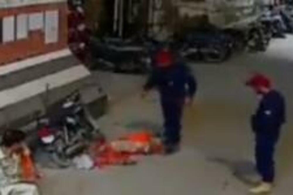 ŠOKANTI UZNEMIRUJUĆI SNIMAK! Ovakva BRUTALNOST NIJE VIĐENA, monstrum OVO uradio TRUDNICI, SRAMOTA!!! (VIDEO)