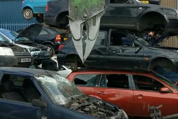 GROBLJE AUTOMOBILA: Na ovom mestu trune 10.000 američkih i evropskih klasika, prepušteni TUŽNOJ SUDBINI! (VIDEO)