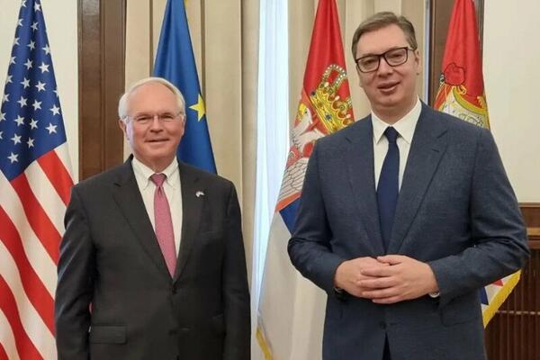 PREDSEDNIK VUČIĆ DANAS NA SASTANKU SA HILOM!