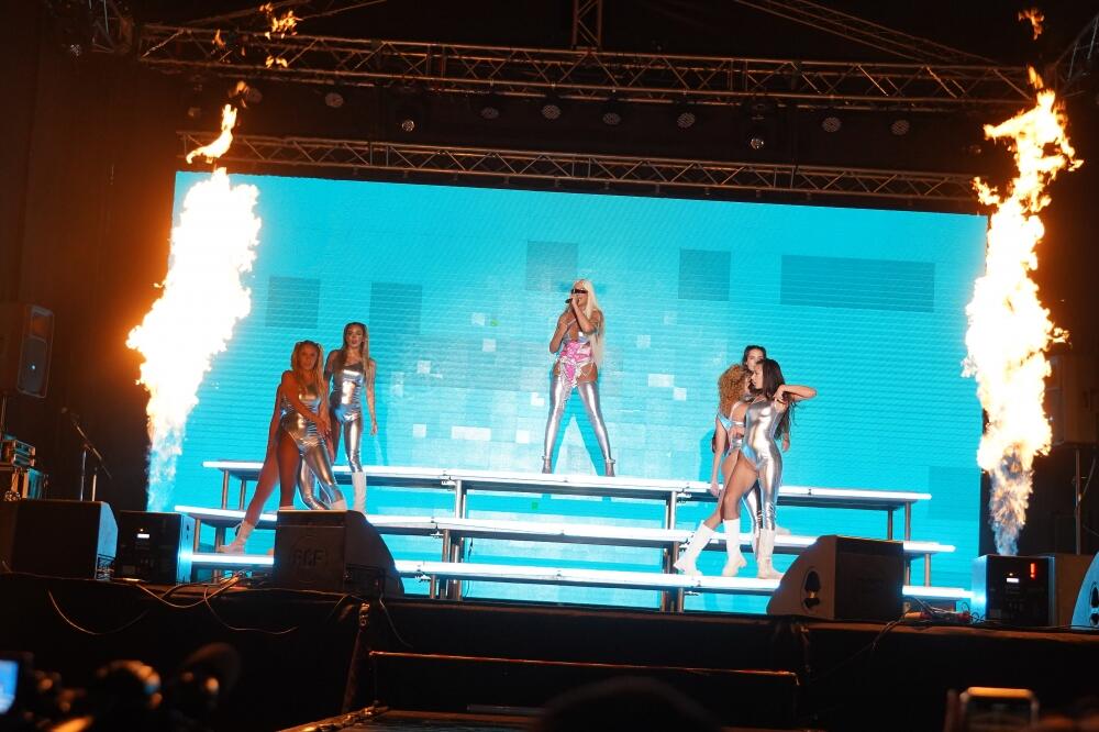 OSPORAVALI JE NA ROŠTILJIJADI U LESKOVCU A KARLEUŠA RAZVALILA NASTUPOM: Pojavila se u SREBRNIM GAĆAMA, tako se RADI