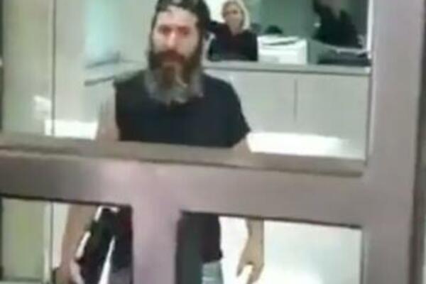 "BIO SAM SPREMAN DA PROLIJEM KRV": Muškarac (42) opljačkao BANKU, pa postao NARODNI HEROJ! (VIDEO)