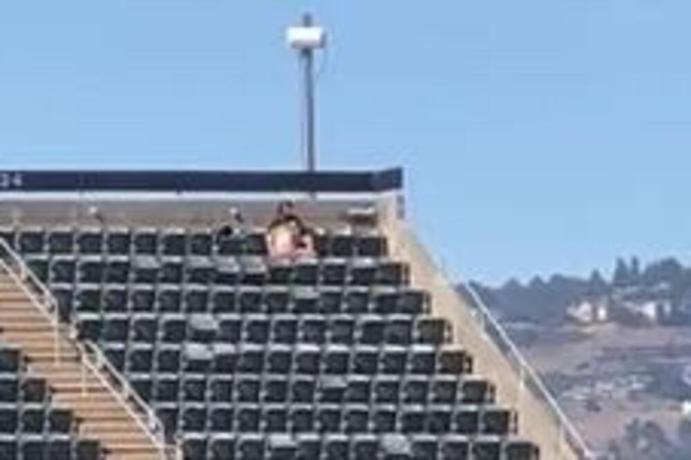 Oralno zadovoljavanje na utakmici! (VIDEO)