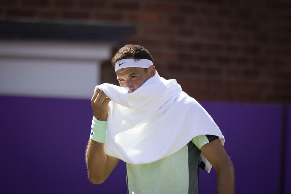 STRAŠAN POČETAK, A ONDA IZNENADNI KRAJ! Dimitrov dobio prvi set 6:0, ali su bolovi bili jači! (VIDEO)