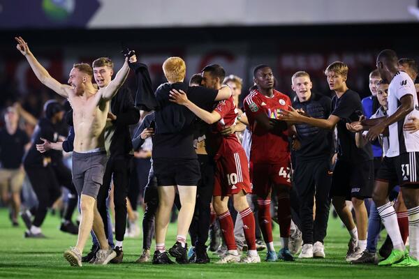 SENZACIJA: Mitrovićev Fulam ispao od ČETVRTOLIGAŠA, Lester se spasao na penale!