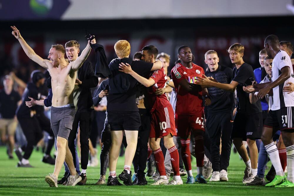 SENZACIJA: Mitrovićev Fulam ispao od ČETVRTOLIGAŠA, Lester se spasao na penale!