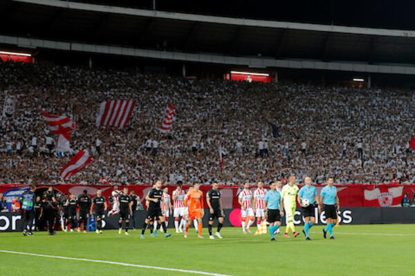 DELIJE IZDALE SAOPŠTENJE PRED VEČITI DERBI: Navijači Zvezde brutalno udarili po upravi Partizana!