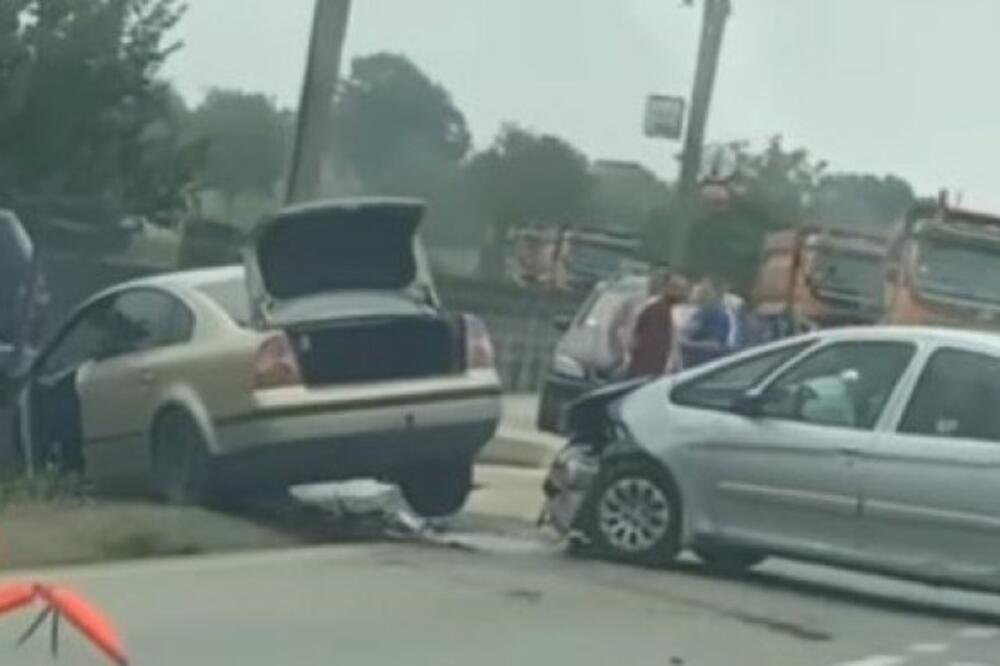 VOZILO SLETELO U KANAL NA PUTU POŽAREVAC-VELIKO GRADIŠTE: Isplivao šokantni snimak (VIDEO)