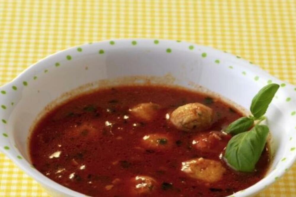 SAVRŠENO LETNJE JELO! Paradajz čorba koja CELU PORODICU DRŽI NA OKUPU (RECEPT)