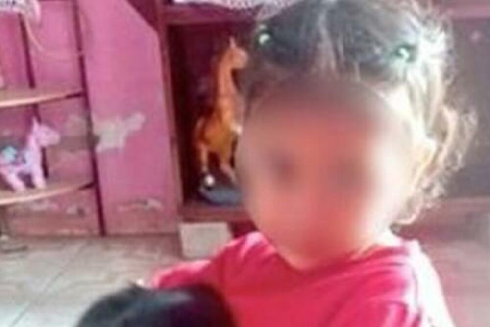 DEVOJČICA (3) SE PROBUDILA NA SOPSTVENOJ SAHRANI! Majka primetila OVO na kovčegu, a onda je usledio NOVI HOROR!