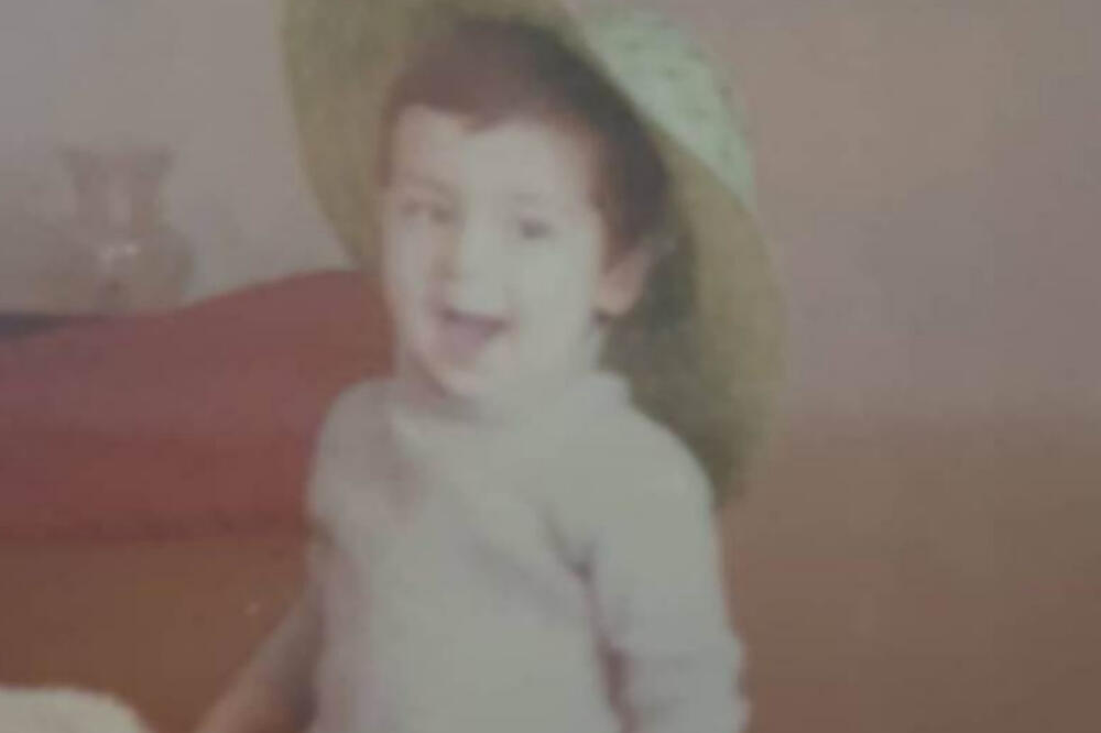 DA LI PREPOZNAJETE VODITELJA SA SLIKE? Bio je u braku sa MANEKENKOM, a sada je smuvao KOLEGNICU