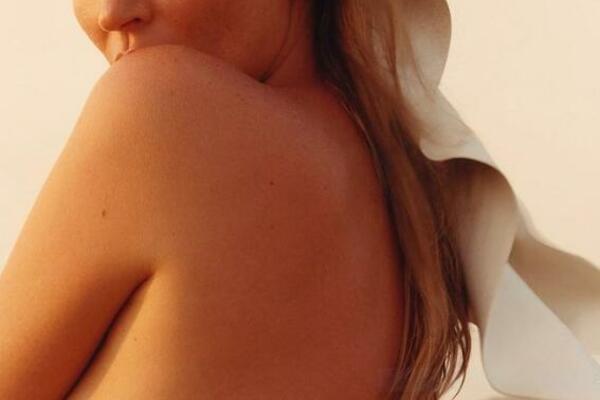 MANEKENKA SE SNIMILA SKROZ GOLA, SVI U ČUDU! Slošilo se svakom ko je POGLEDAO SNIMAK (VIDEO)