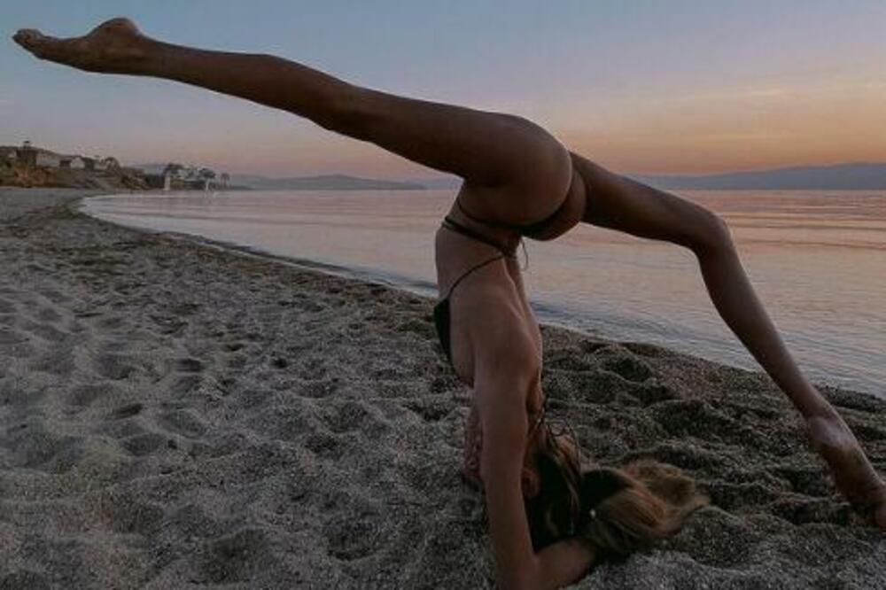 ANA JE ŽENA SA NAJDUŽIM NOGAMA: Pokazala šta sve RADI SA NJIMA, ovako umeće niko nema (FOTO)