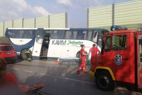 VOZAČ AUTOBUSA VOZIO NEDOZVOLJENOM BRZINOM: Novi detalji JEZIVE NESREĆE kod VRANJA u kojoj je POGINULA jedna osoba