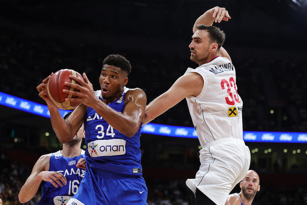 PROBLEM ZA "ORLOVE", MILUTINOV NIJE KRENUO ZA PRAG: Pešić poveo samo 11 igrača!