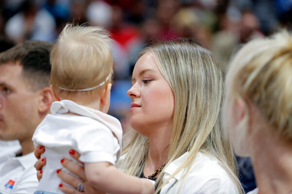 Nema šanse da pogodite koliko je visoka Natalija Jokić: Pored njega deluje niže, a ljudi se iznenade kad čuju broj