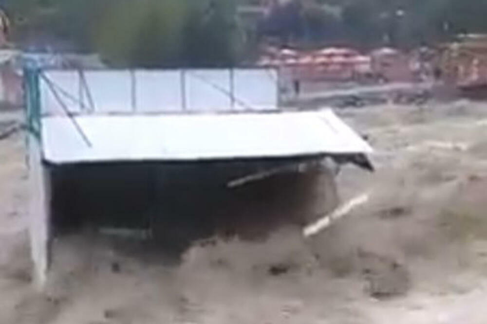 JOŠ 27 LJUDI POGINULO U PAKISTANU: Poplave odnele sve, stradala i deca, broj se povećao na 1.191!