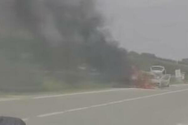 STRAVIČNA TRAGEDIJA: Majka i ćerka POGINULE u nesreći, otac i sin u izuzetno TEŠKOM STANJU! (VIDEO)
