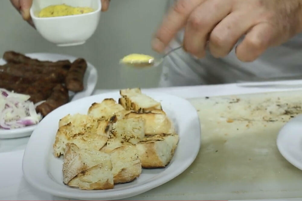 ZA ALBANSKOM SALATOM POLUDELA SRBIJA: Domaćice se utrkuju da je naprave, potrebna su samo 3 SASTOJKA (VIDEO)