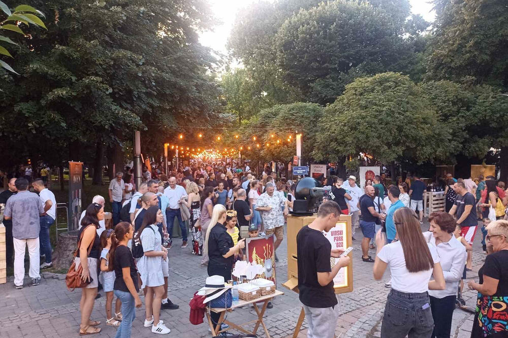 U SREMSKOJ MITROVICI OTVOREN VINSKI PARK: Delić atmosfere sa ove elegantne manifestacije