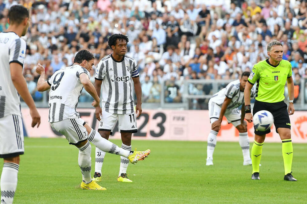 VLAHOVIĆEVA LEPOTICA NIJE DONELA JUVEU 3 BODA: Derbi je bio odličan, Radonjić pogodio za Torino koji je neverovatan