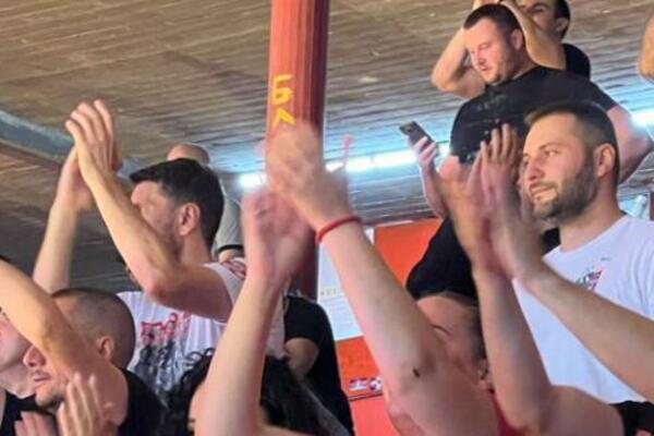 SA KLUPE PRAVO NA TRIBINE: Delije oduševljene kada su videli koje došao na sever! (FOTO)