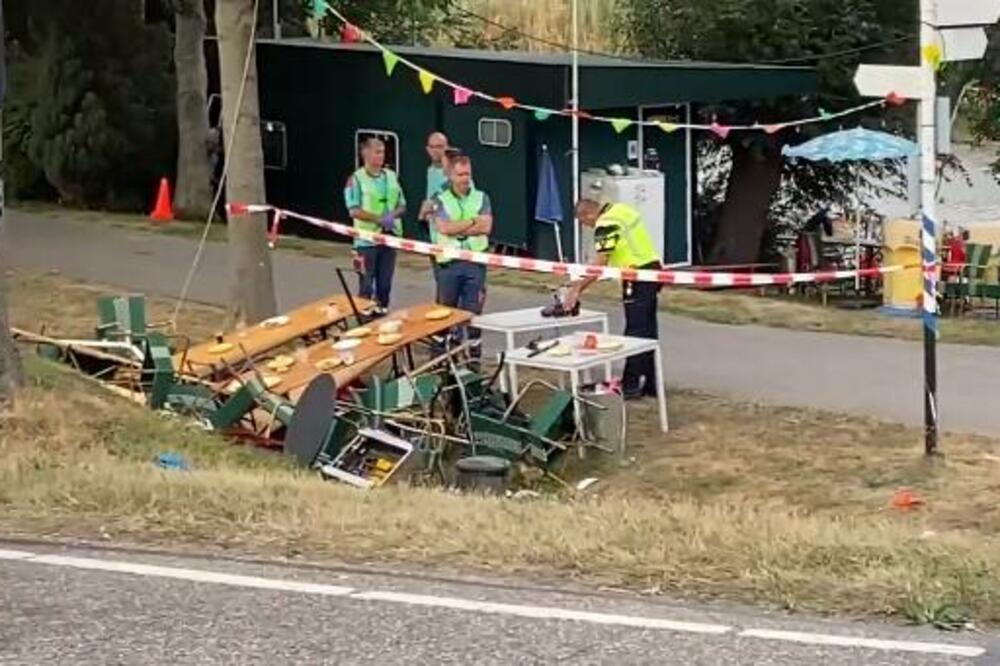 KAMION ULETEO U MASU LJUDI NA ULIČNOJ ZABAVI: Poginulo nekoliko ljudi, HOROR! (FOTO/VIDEO)