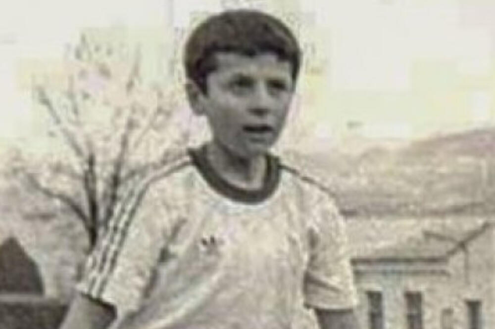 IZAŠLA SLIKA SRPSKOG POLITIČARA IZ DETINJSTVA: Nedavno je imao TEŠKU NESREĆU, da li ga prepoznajete?!