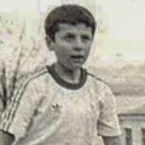 IZAŠLA SLIKA SRPSKOG POLITIČARA IZ DETINJSTVA: Nedavno je imao TEŠKU NESREĆU, da li ga prepoznajete?!