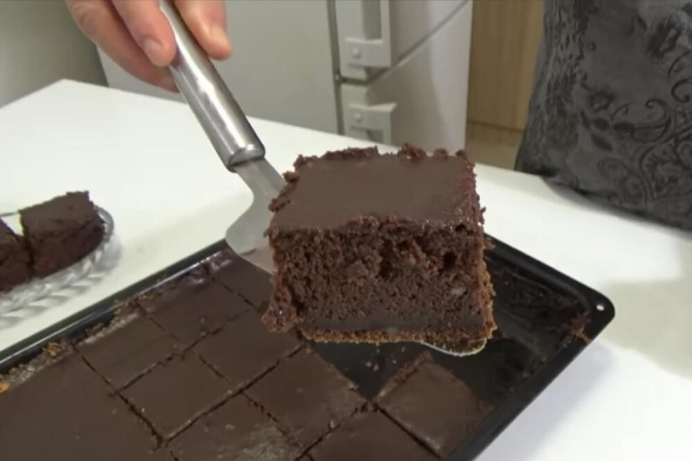SRPKINJE POLUDELE ZA "CRNCEM BEZ JAJA": Čudan naziv ovog kolača je privukao mnoge domaćice (RECEPT)