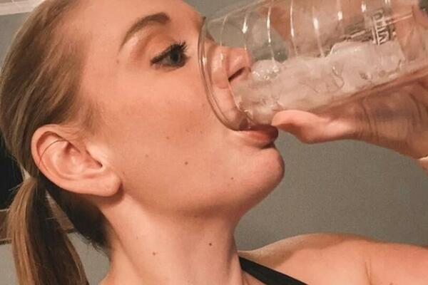 SMRŠALA 85 KILOGRAMA, A JELA BUKVALNO SVE I SVAŠTA: "Zbog OVOG kilogrami su se VRAĆALI DUPLO" (FOTO)