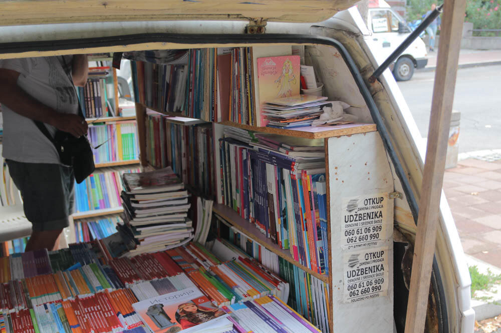 VIC KOJI ĆE VAS NASMEJATI DO SUZA: Došao PRODAVAČ knjiga kod Muje na vrata