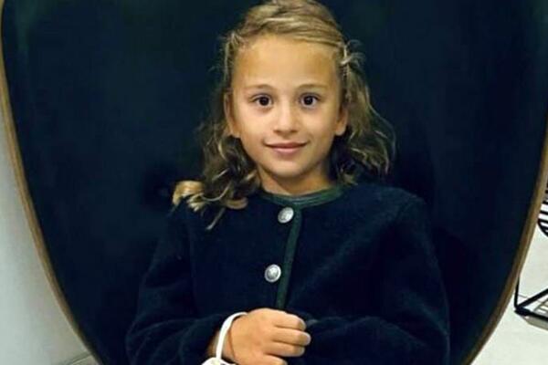 DETALJI NEZAPAMĆENE TRAGEDIJE NA ODMORU: Na devojčicu pala STATUA od 200 kg, istražitelje muči JEDNO pitanje!