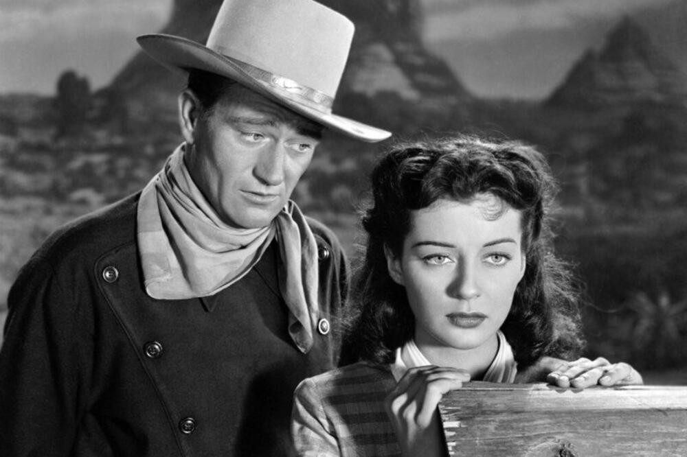 ZBOG TREME POSTALA ALKOHOLIČARKA: Doživljavala nervne SLOMOVE, pa umrla u 36. godini! (FOTO)