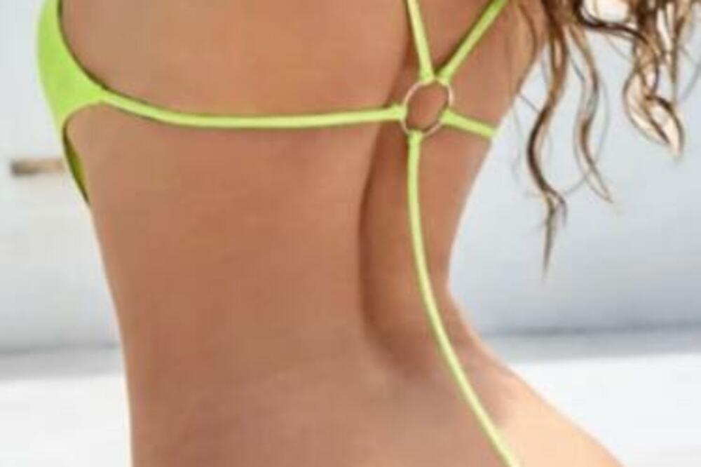 "TOLIKO PROSTAČKI DA ME BOLI MOZAK": Kupaći kostim izazvao GORI RAT NEGO U UKRAJINI, SVE SEVA KAO U IZLOGU (FOTO)