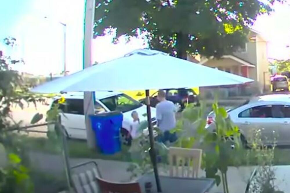 POKUŠAJ OTMICE U OHAJU: Devojčica POBEGLA iz kandži otmičara, kamera kuće SVE SNIMILA! (VIDEO)