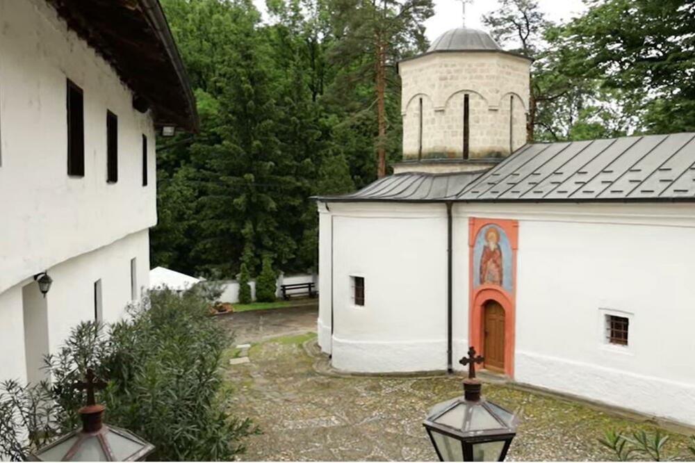 VERUJE SE DA SE NA DANAŠNJI DAN DEŠAVAJU ČUDA! Samo je potrebno da izgovorite OVU MOLITVU Svetom Romanu