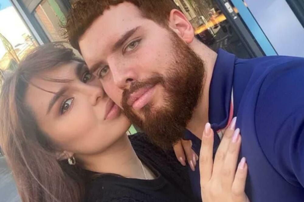 "KAKVA OBER SELJANČURA" - Supruga Adama Adaktara RAZBESNELA tviteraše: "JA SAM ŽENA BOGA!"