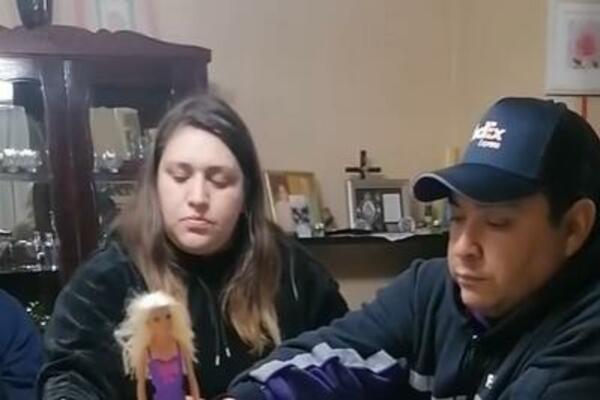 BARBIKA PRISKAČE U POMOĆ: Šta će čovek kad se nađe u ŠKRPICU, pogledajte kako se samo SNAŠAO - NEVERICA! (VIDEO)