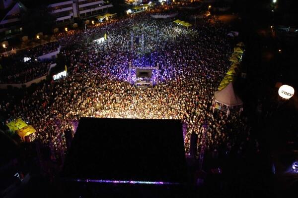 KAKAV SPEKTAKL: 50.000 ljudi u glas pevalo sa Sašom Matićem