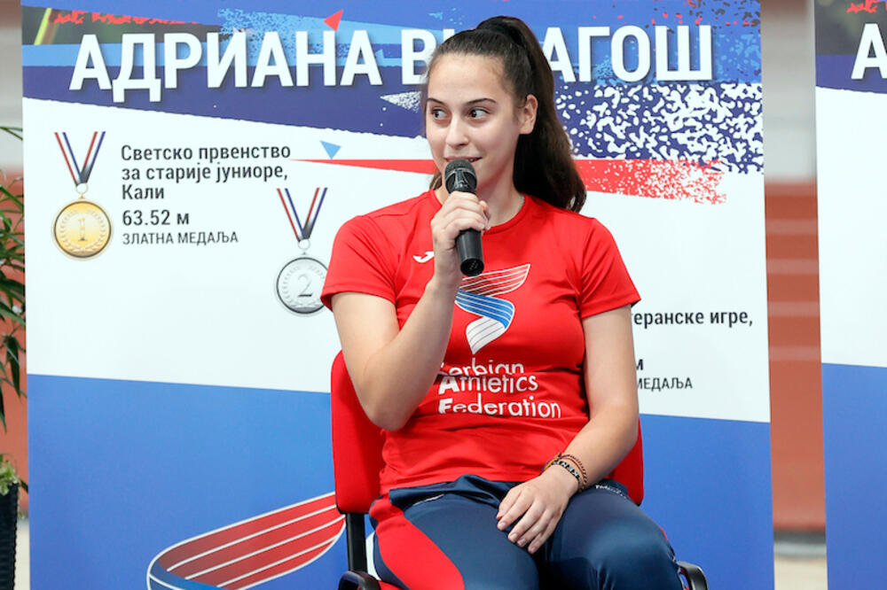 Nije imala gde da trenira! Kopljem probila KROV, zabola ga u drvo, A SADA SVUDA POGAĐA ZLATO! PONOS SRBIJE!